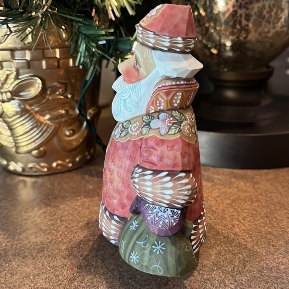 G Debrekht Comfort Santa figurine Hand carved and hand painted - Picture 4 of 7